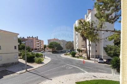 Apartamento T4 para Venda em Carcavelos e Parede