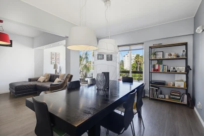 Apartamento T4 para Venda em Carcavelos e Parede