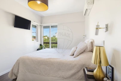 Apartamento T4 para Venda em Carcavelos e Parede
