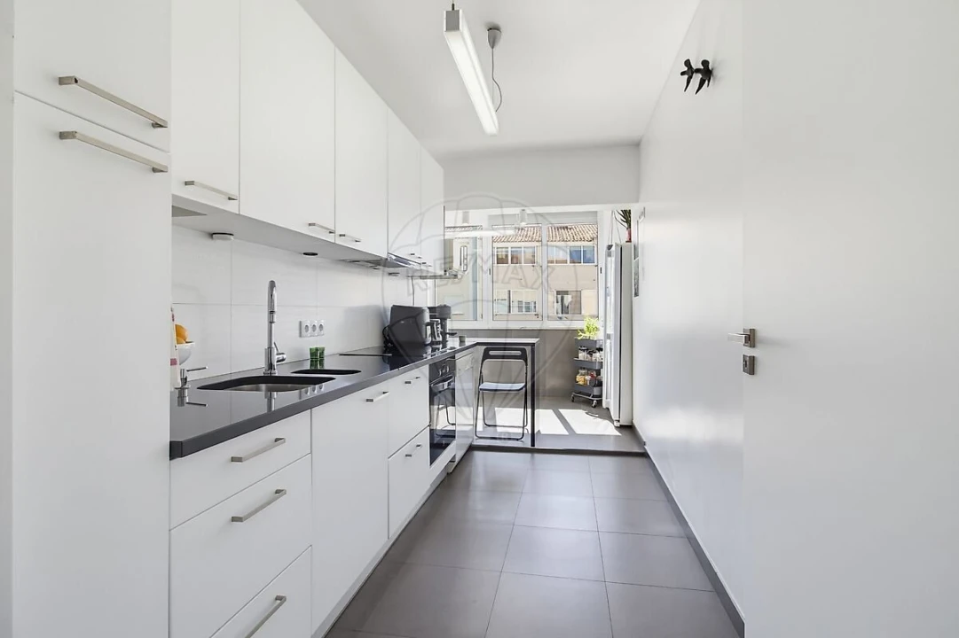 Apartamento T4 para Venda em Carcavelos e Parede Foto 7