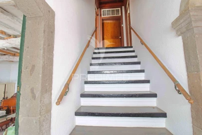 Moradia T6 para Venda em Praia da Vitoria (Santa Cruz)