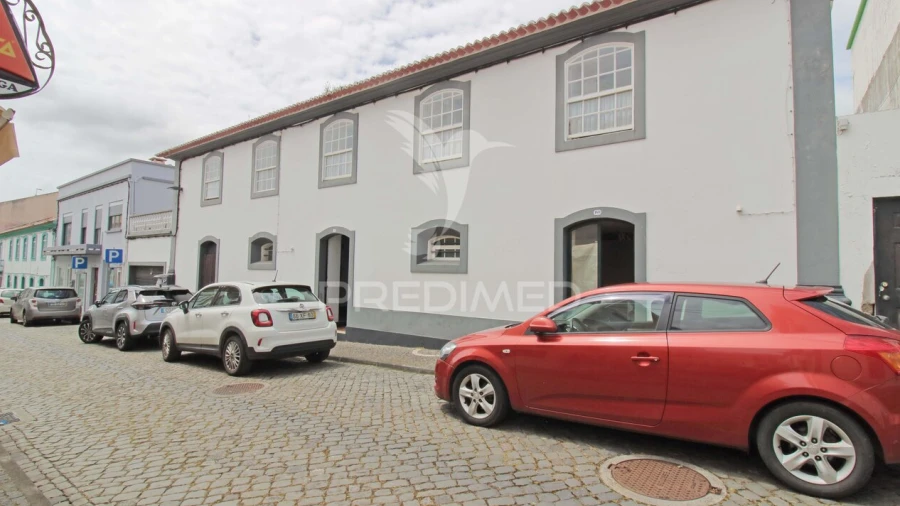 Moradia T6 para Venda em Praia da Vitoria (Santa Cruz)