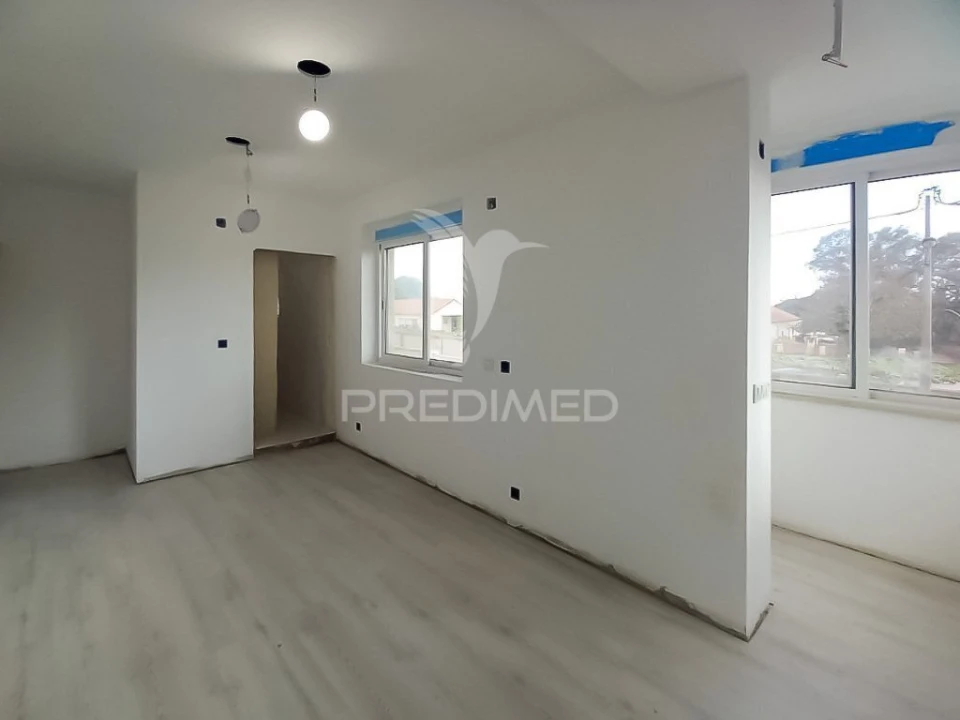 Apartamento T4 para Venda em Laranjeiro e Feijó Foto 2