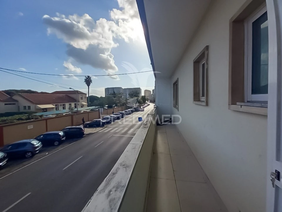 Apartamento T4 para Venda em Laranjeiro e Feijó Foto 16