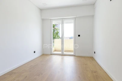 Apartamento T3 para Venda em Santa Iria de Azoia, São João da Talha e Bobadela