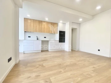 Apartamento T3 para Venda em Santa Iria de Azoia, São João da Talha e Bobadela