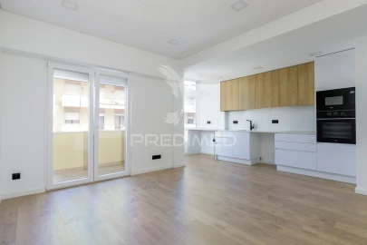Apartamento T3 para Venda em Santa Iria de Azoia, São João da Talha e Bobadela