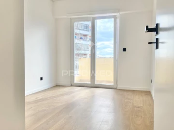 Apartamento T3 para Venda em Santa Iria de Azoia, São João da Talha e Bobadela