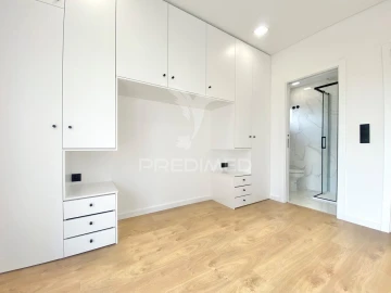 Apartamento T3 para Venda em Santa Iria de Azoia, São João da Talha e Bobadela