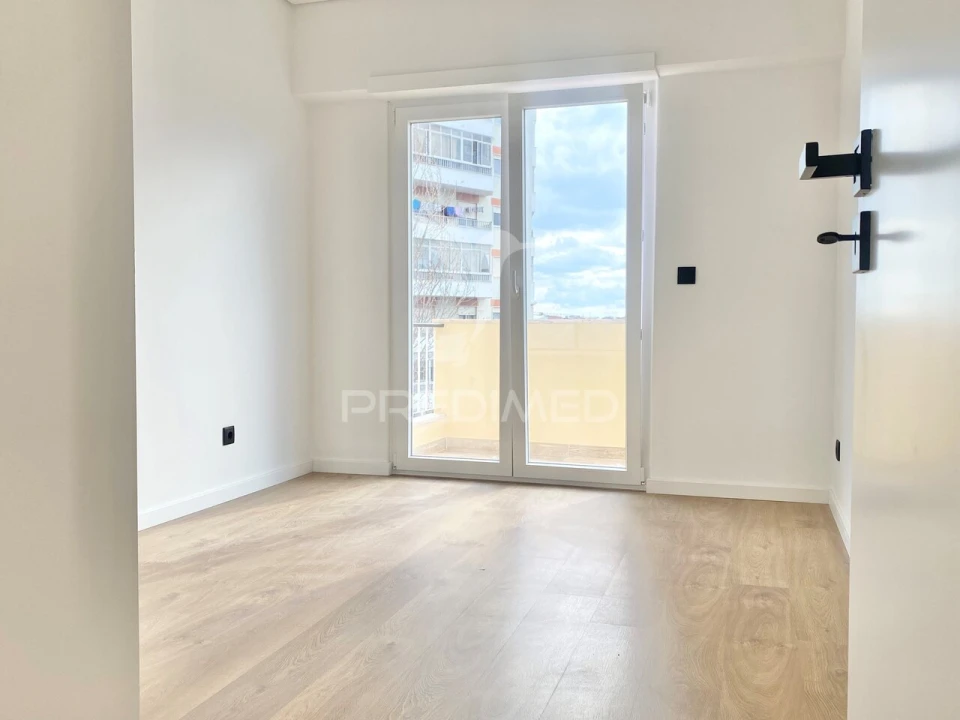 Apartamento T3 para Venda em Santa Iria de Azoia, São João da Talha e Bobadela Foto 28