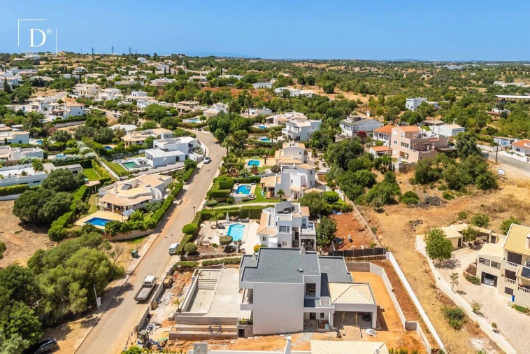 Moradia T3 para Venda em Albufeira e Olhos de Água Foto 2