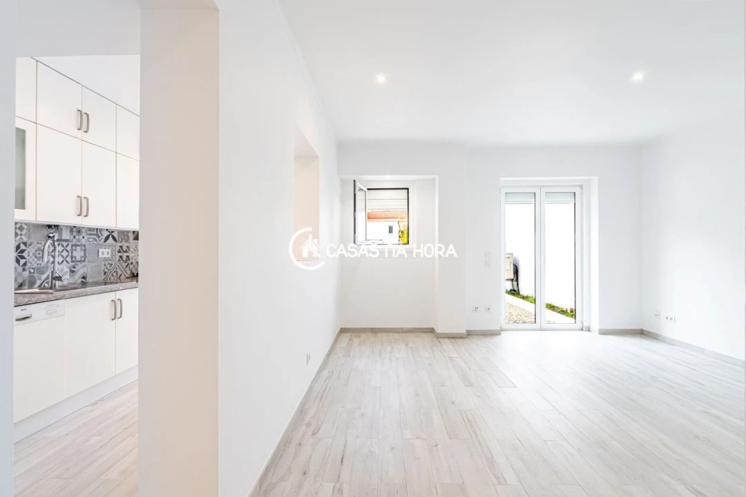 Apartamento T1 para Arrendamento em Campolide Foto 13