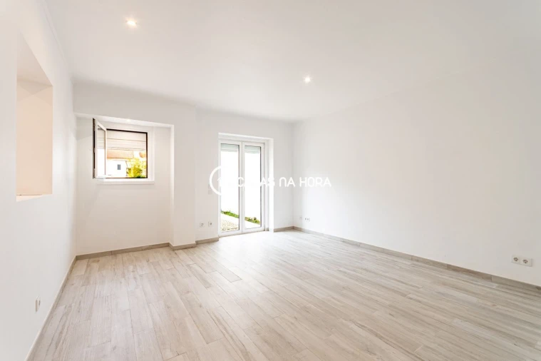 Apartamento T1 para Arrendamento em Campolide Foto 12