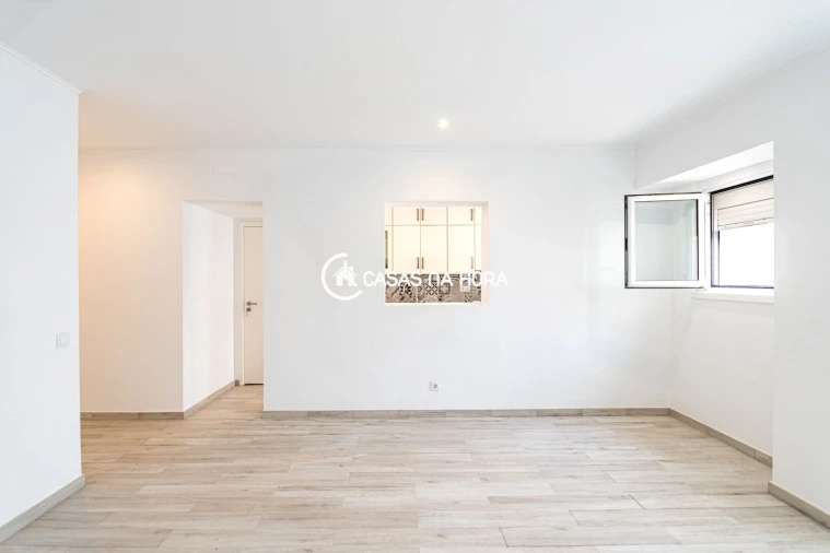 Apartamento T1 para Arrendamento em Campolide Foto 15