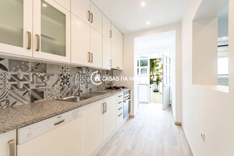 Apartamento T1 para Arrendamento em Campolide Foto 16