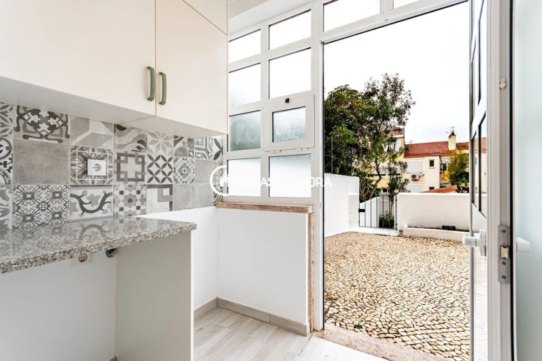 Apartamento T1 para Arrendamento em Campolide Foto 17