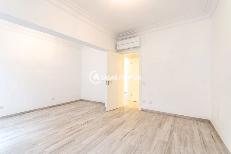 Apartamento T1 para Arrendamento em Campolide Foto 22