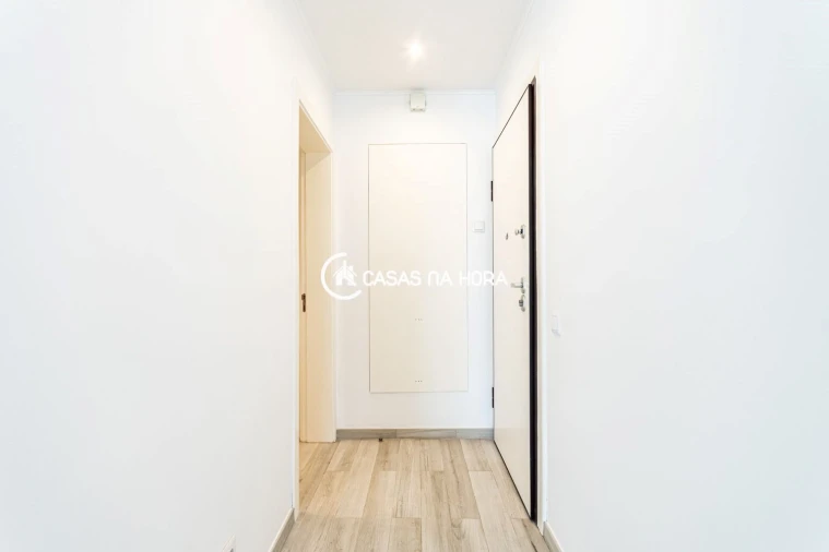 Apartamento T1 para Arrendamento em Campolide Foto 23