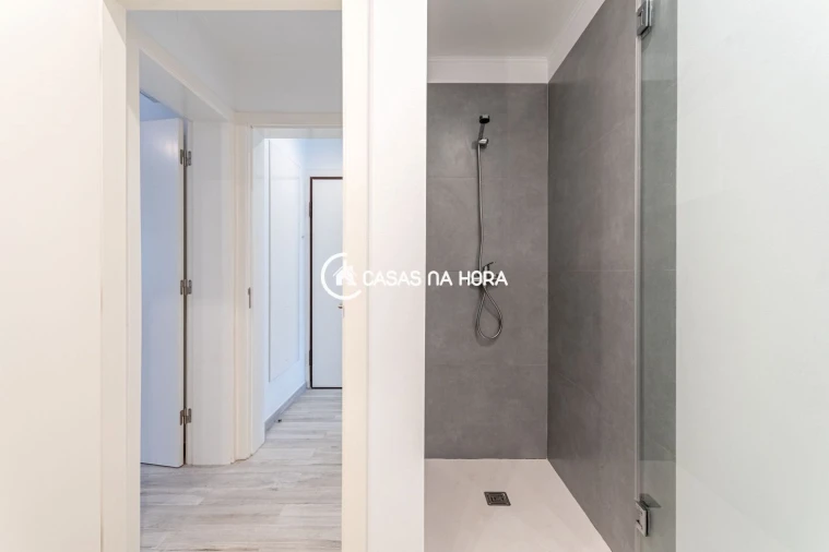 Apartamento T1 para Arrendamento em Campolide Foto 25