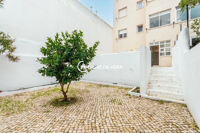 Apartamento T1 para Arrendamento em Campolide Foto 29