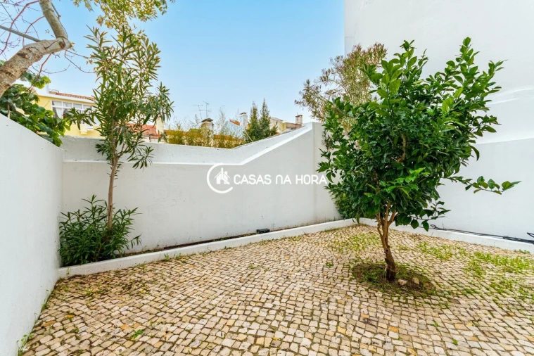 Apartamento T1 para Arrendamento em Campolide Foto 30