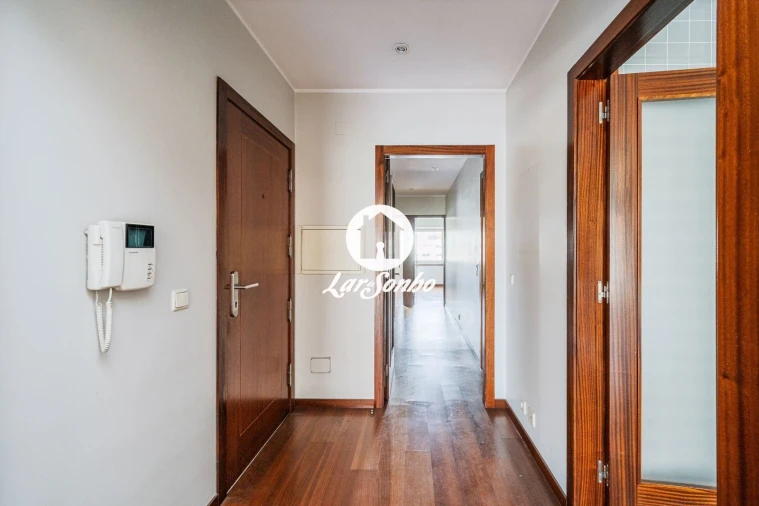 Apartamento T2 para Venda em Cidade da Maia Foto 16