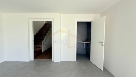 Moradia T4 para Venda em Atouguia da Baleia