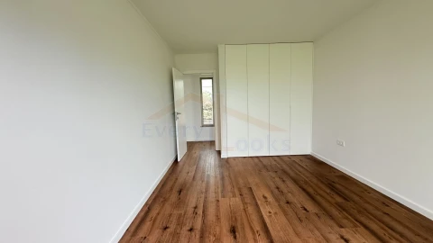 Moradia T4 para Venda em Atouguia da Baleia