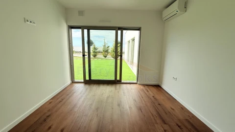 Moradia T4 para Venda em Atouguia da Baleia