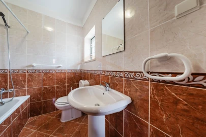 Moradia T4 para Venda em Olho Marinho