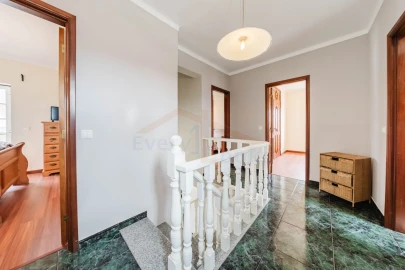 Moradia T4 para Venda em Olho Marinho