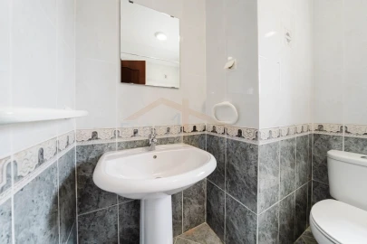 Moradia T4 para Venda em Olho Marinho