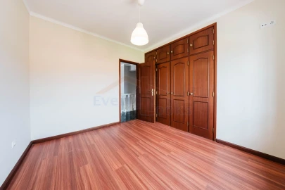 Moradia T4 para Venda em Olho Marinho