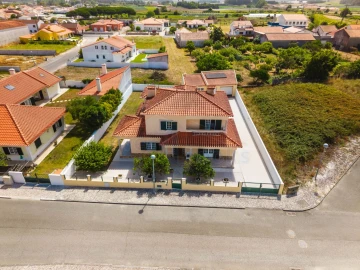 Moradia T4 para Venda em Olho Marinho