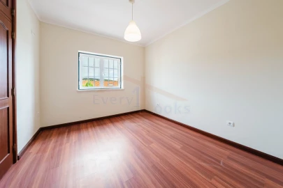 Moradia T4 para Venda em Olho Marinho