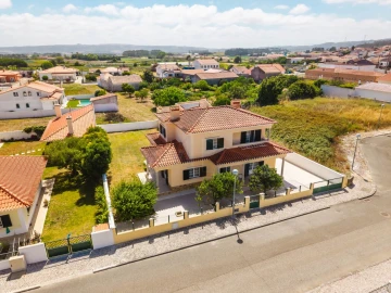Moradia T4 para Venda em Olho Marinho