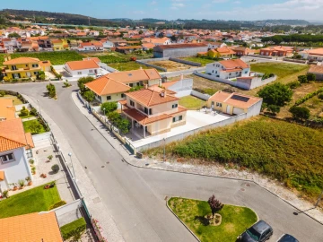 Moradia T4 para Venda em Olho Marinho