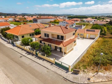 Moradia T4 para Venda em Olho Marinho
