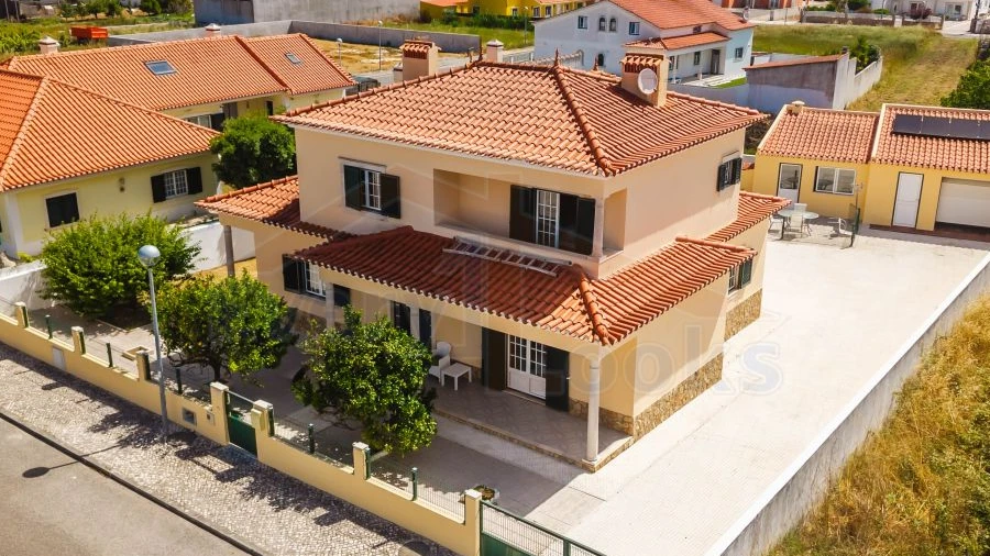Moradia T4 para Venda em Olho Marinho