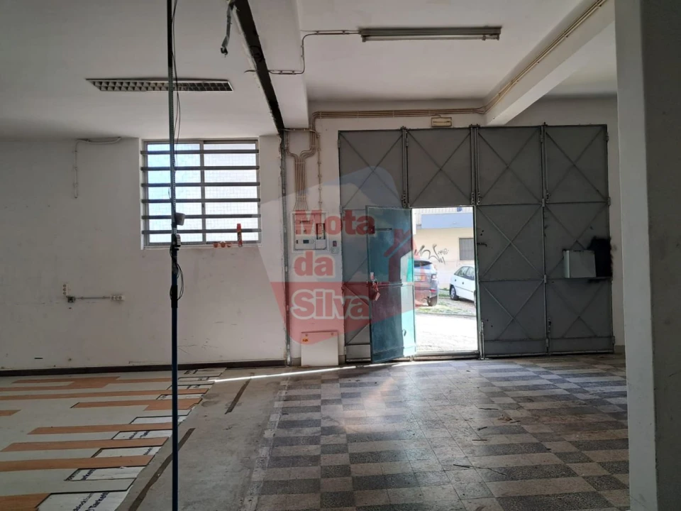 Loja para Arrendamento em Almada, Cova da Piedade, Pragal e Cacilhas Foto 4