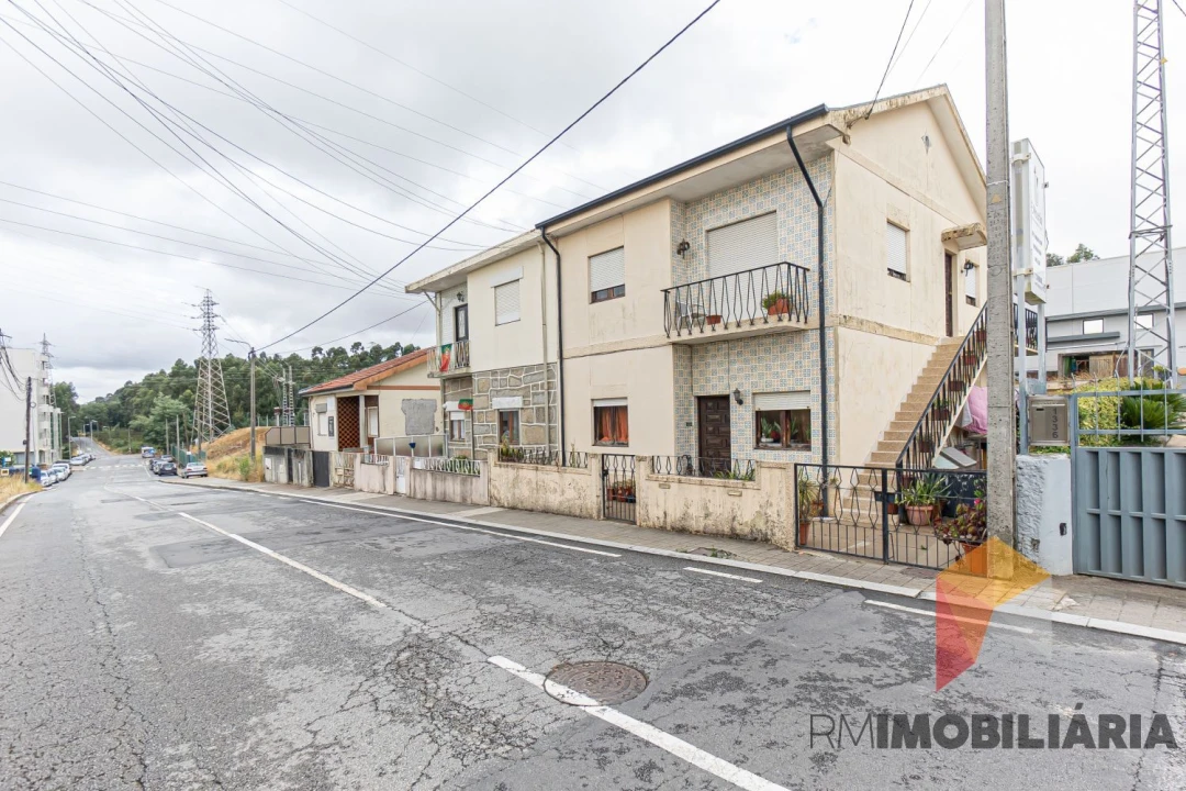 Moradia T4 para Venda em Fânzeres e São Pedro da Cova Foto 1