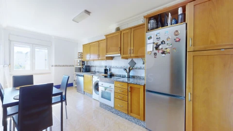 Apartamento T2 para Venda em Carregado e Cadafais