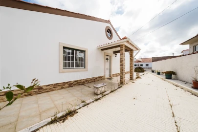 Moradia T3 para Venda em Nadadouro