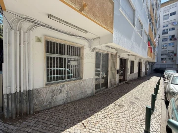 Loja para Arrendamento em Massamá e Monte Abraão