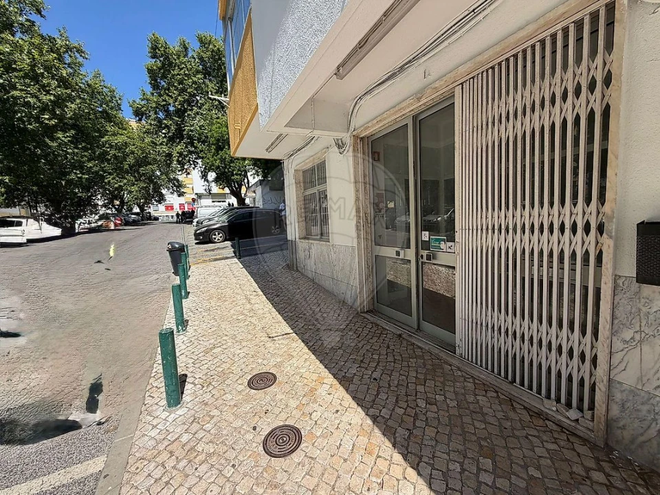 Loja para Arrendamento em Massamá e Monte Abraão Foto 17