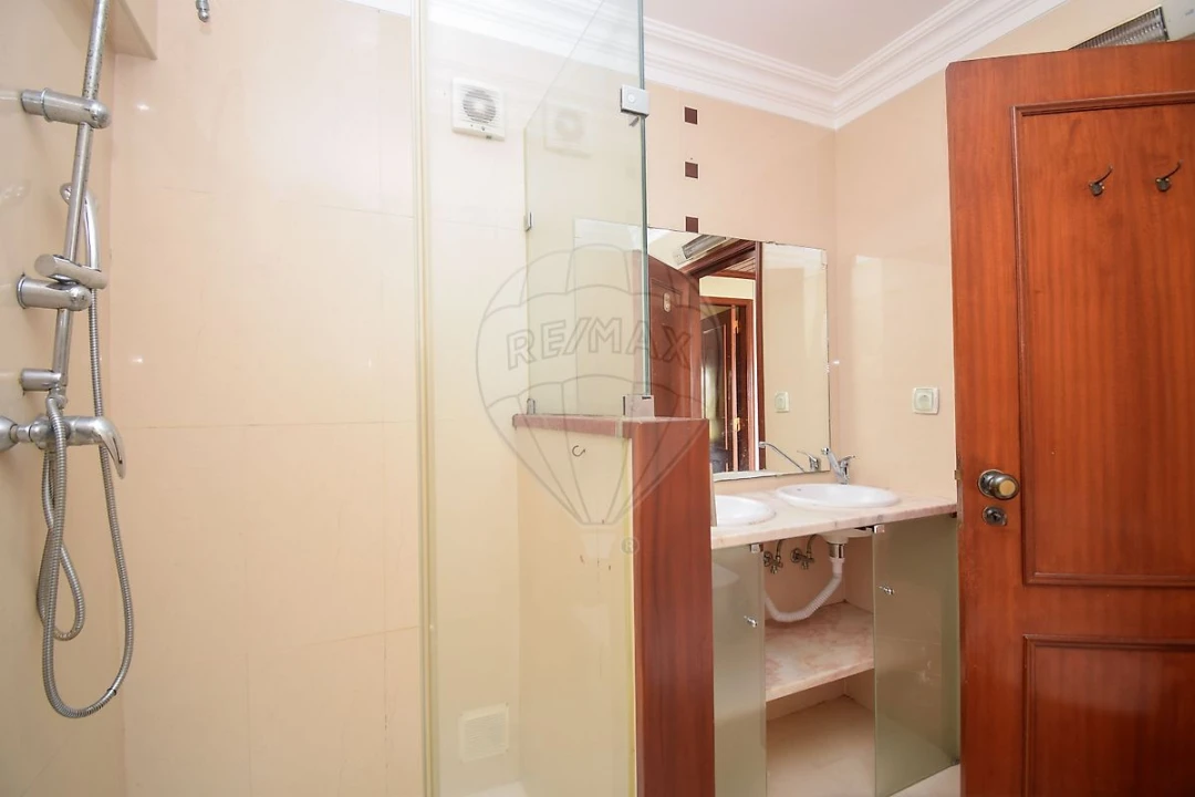 Apartamento T2 para Venda em Cacém e São Marcos Foto 13