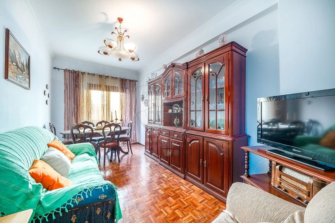 Apartamento T2 para Venda em Agualva e Mira-Sintra Foto 3