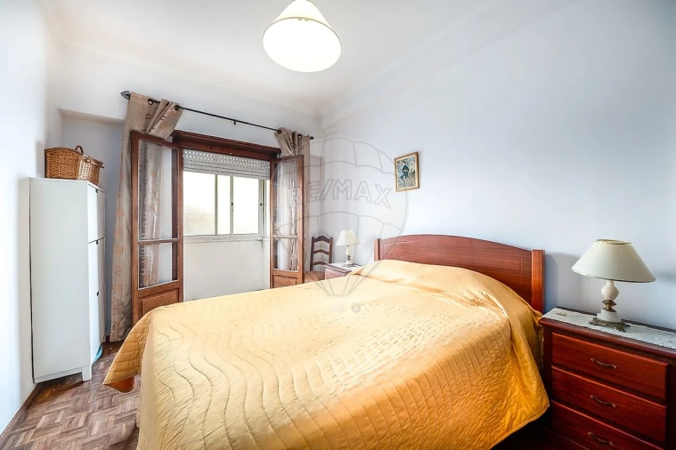 Apartamento T2 para Venda em Agualva e Mira-Sintra Foto 8