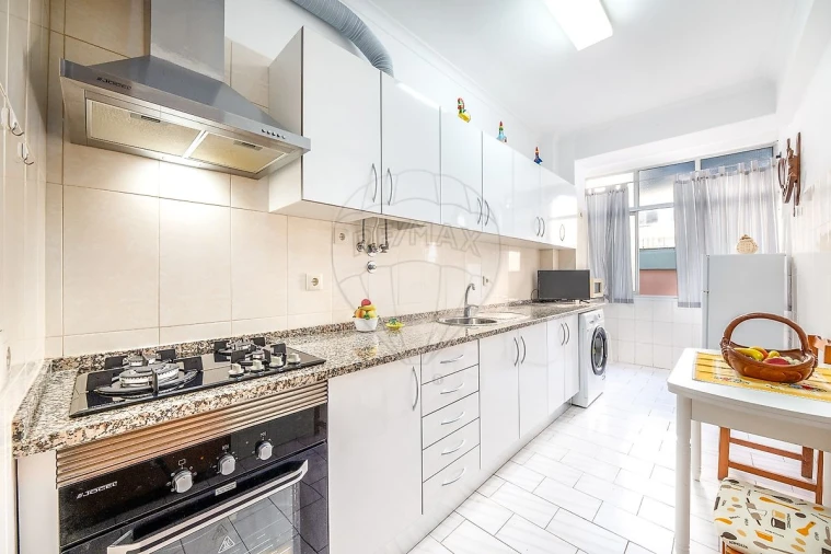 Apartamento T2 para Venda em Agualva e Mira-Sintra Foto 5