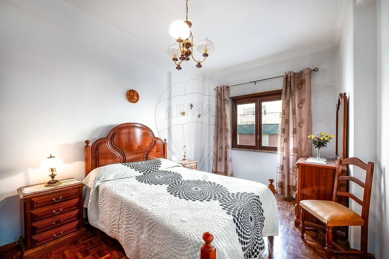 Apartamento T2 para Venda em Agualva e Mira-Sintra Foto 6